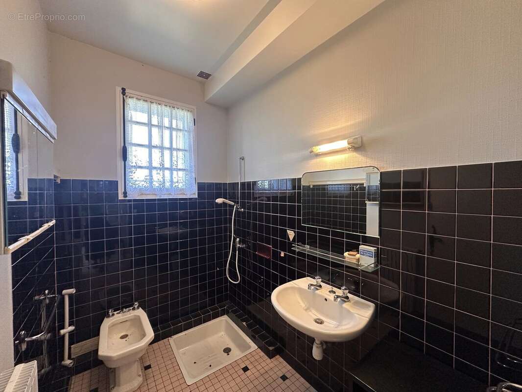 Propriété en pierre avec double garage et grange près d'Eymet - photo 6