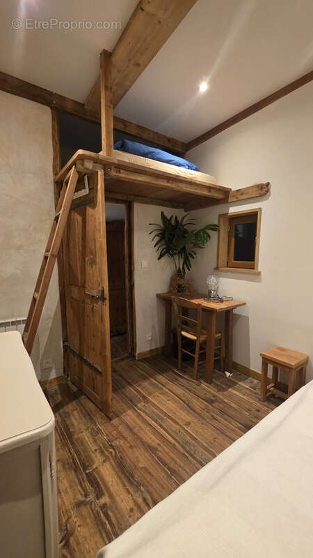 Grand t4 avec studio coin nuit et ses deux greniers a renover - photo 8
