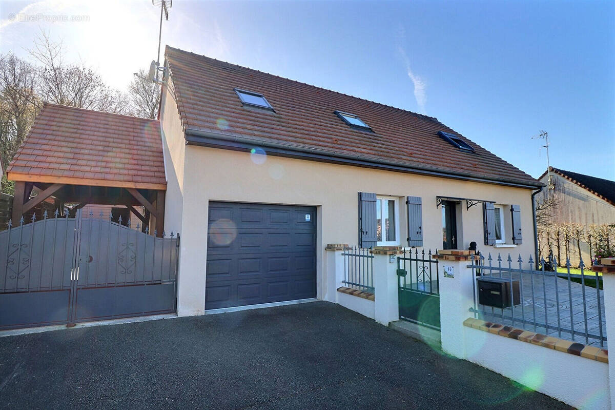 Maison à EPERNON