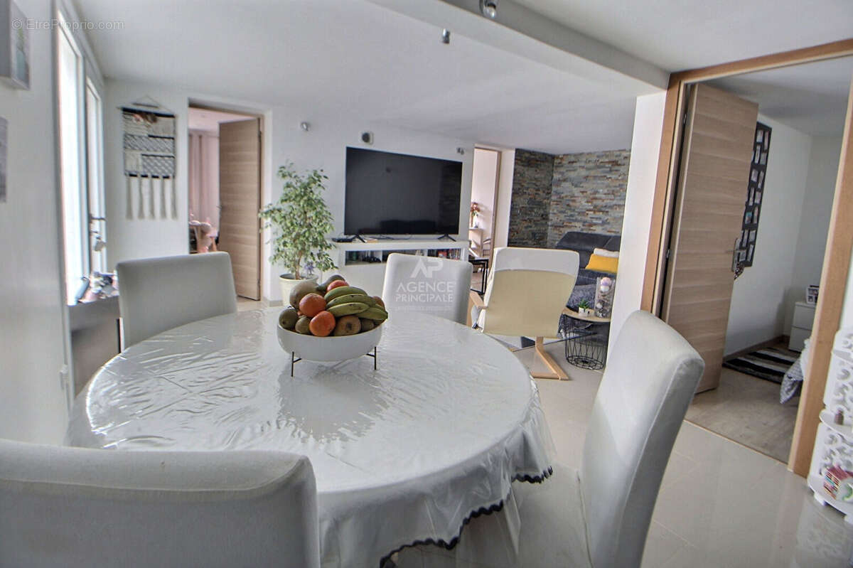 Maison à VAUX-SUR-SEINE