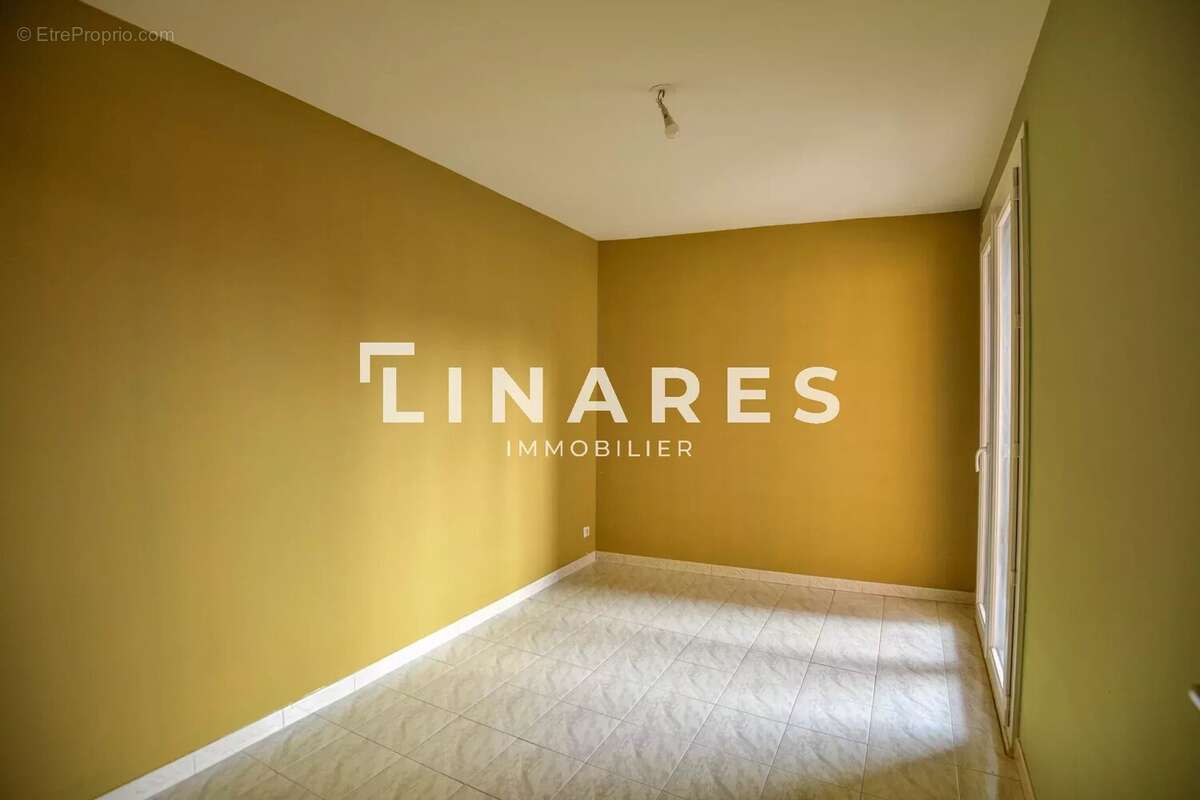 Appartement à MARSEILLE-4E