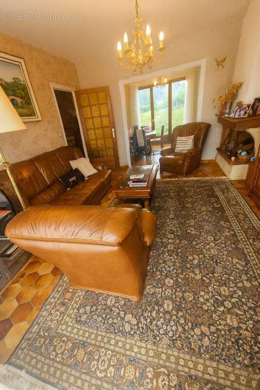 Maison à SAUVIAT-SUR-VIGE