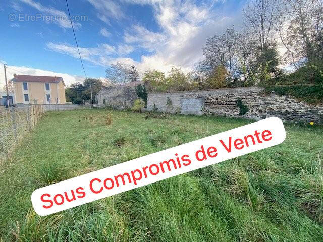 Terrain à ENTRAIGUES