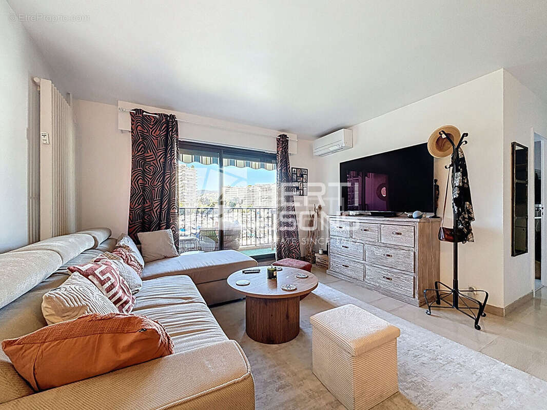 Appartement à MANDELIEU-LA-NAPOULE