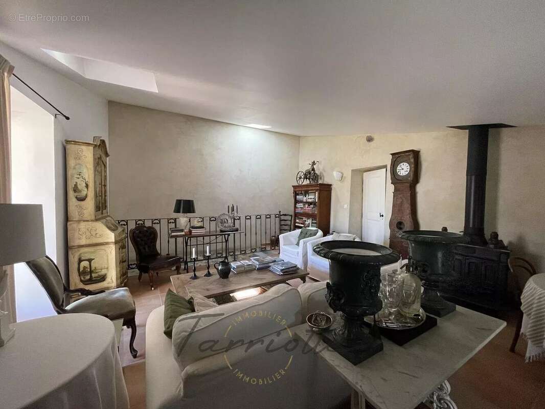 Maison à ALBA-LA-ROMAINE