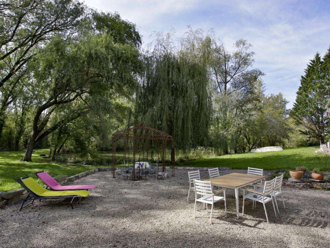 Maison à VIC-FEZENSAC