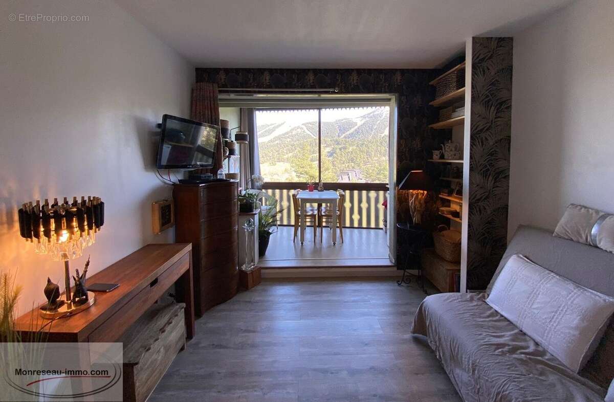 Appartement à GREOLIERES