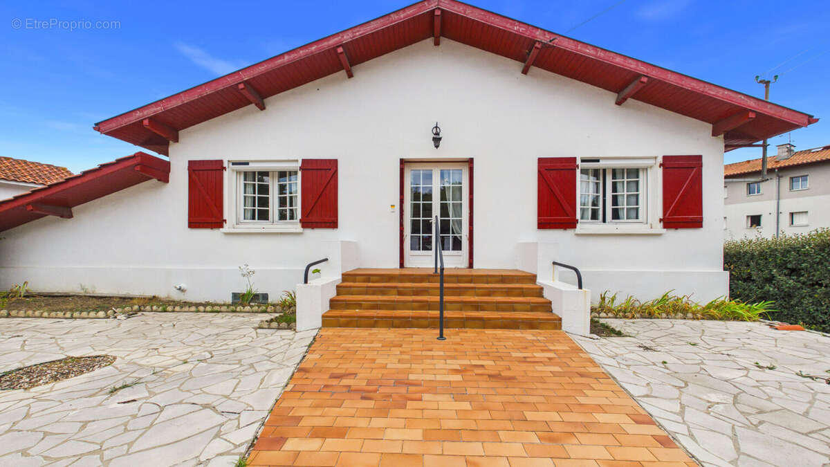 Anglet Montbrun - Maison de 117 m² sur un terrain de 508 m² - photo 2