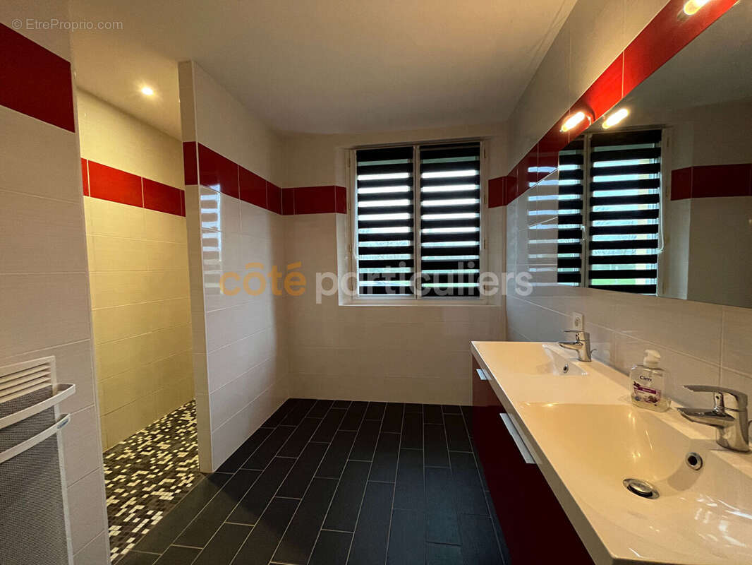 Maison à LA BOISSIERE-DE-MONTAIGU