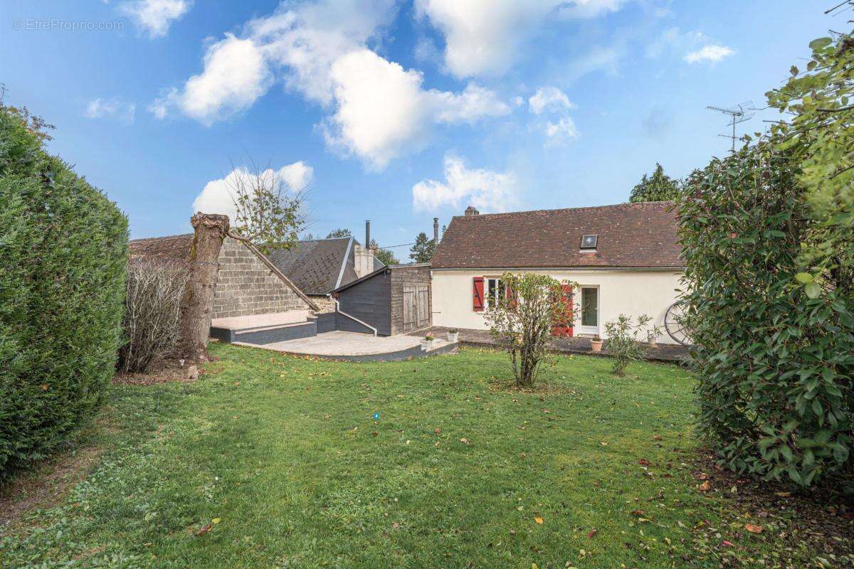 Maison à COUSSAC-BONNEVAL
