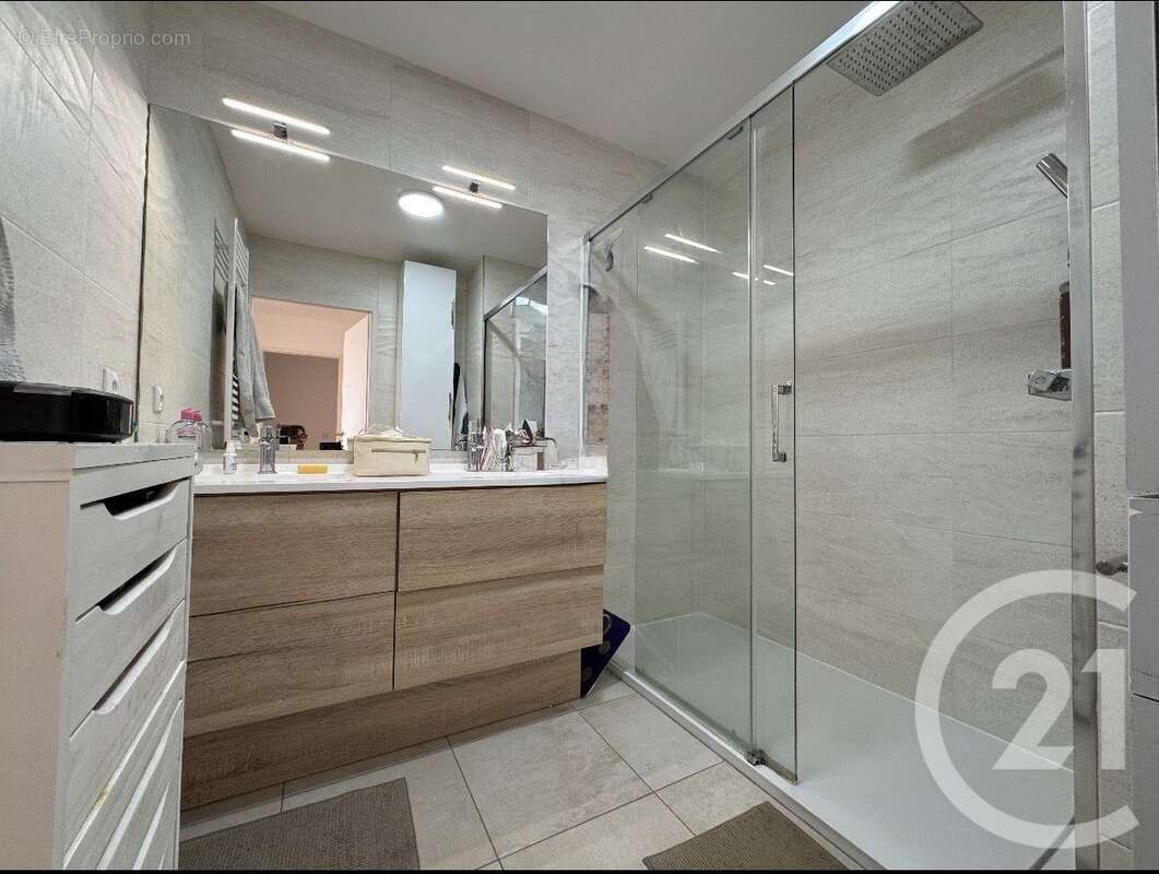 Appartement à SAINT-MAUR-DES-FOSSES