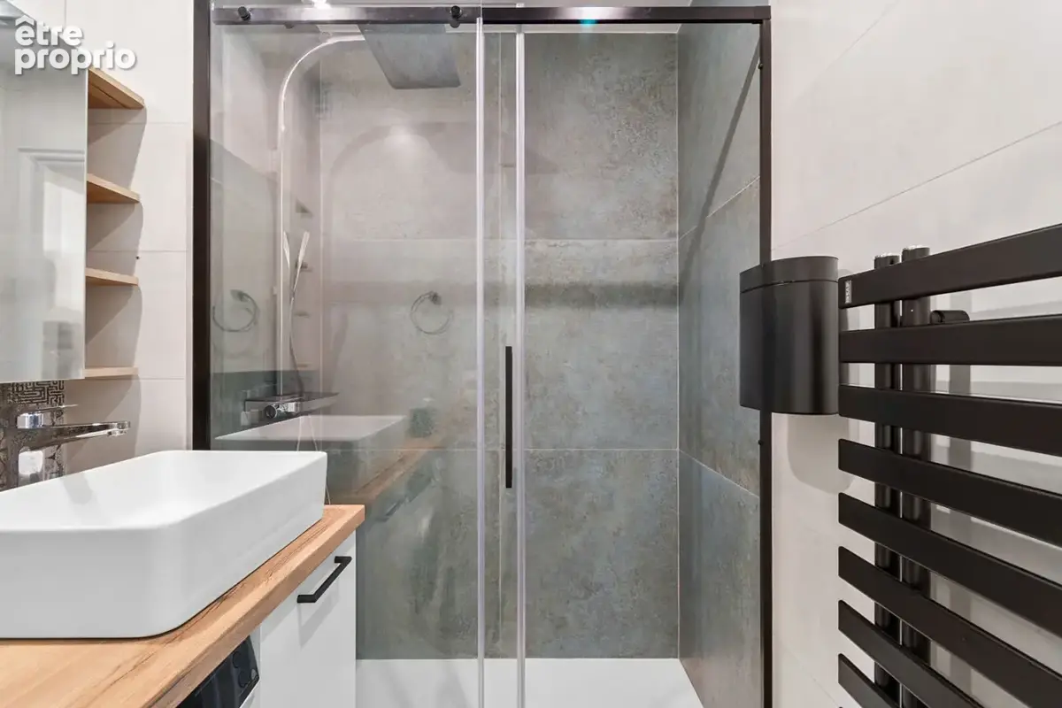 Levallois-perret - 2 pièces rénové avec balcon, étage élevé  - 450 000 euros fai - photo 8