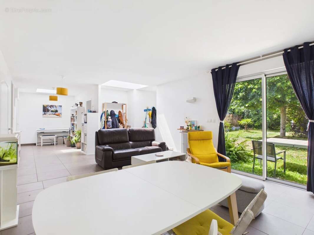 La Martelière : Maison familiale 110m2, 4 chambres et dépendances au calme absolu - photo 3