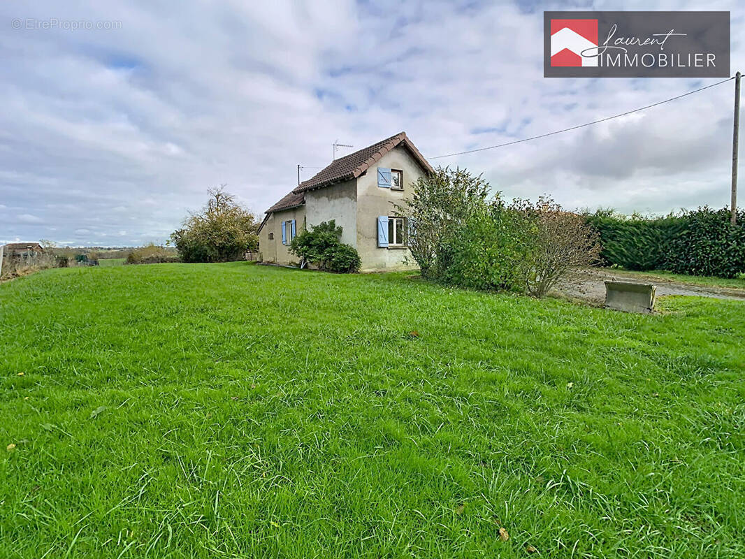 Maison à SAINT-ETIENNE-SUR-REYSSOUZE