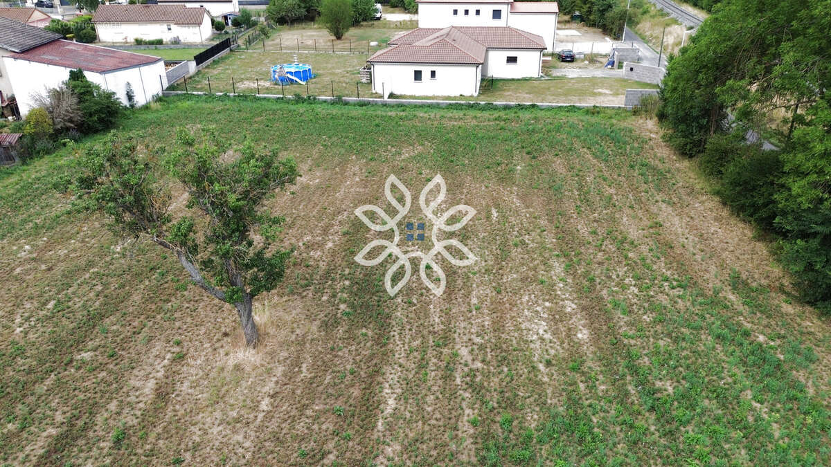 Terrain à vendre à MASSIAC (15500) - photo 3
