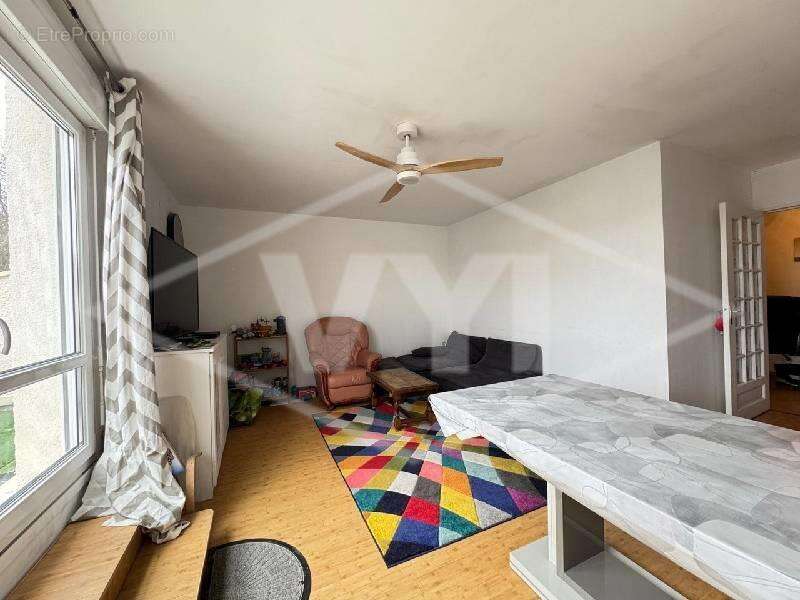 Appartement à COMBS-LA-VILLE