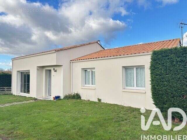 Photo 2 - Maison à SAINT-MATHURIN