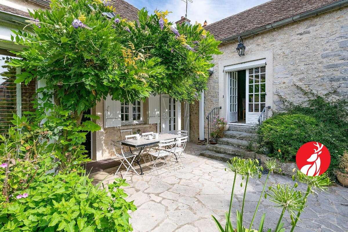 Maison à MONTCOURT-FROMONVILLE