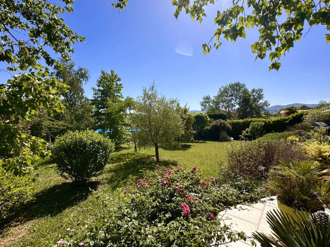 Grezieu maison familiale d'exception volumes remarquables au grand calme - photo 8