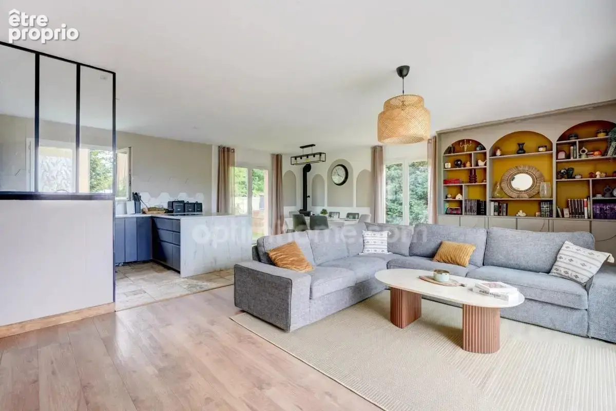 Maison à vendre à Pierre-Bénite (69600) – 136 m², 6 pièces, 4 chambres, piscine et jacuzzi - photo 3