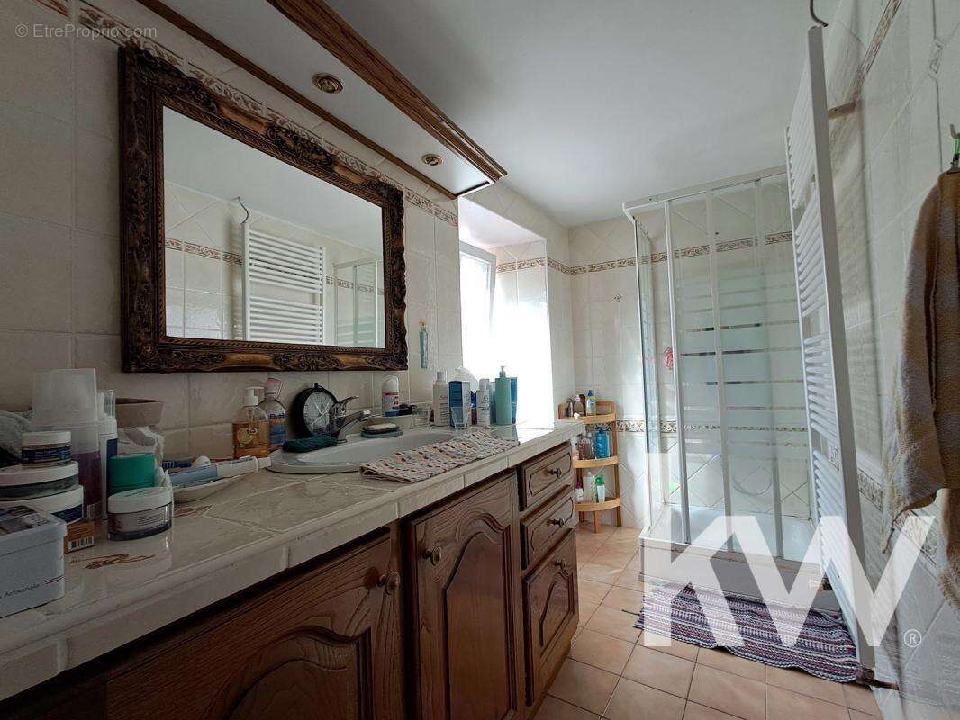 Maison à LAVAL-ROQUECEZIERE