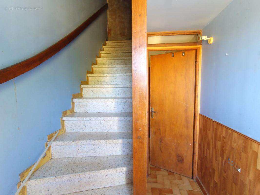 Maison à LACAPELLE-LIVRON