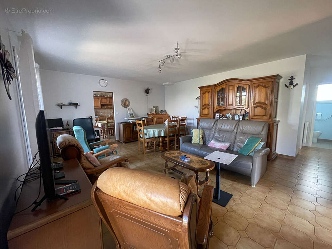 Maison 3 chambres avec véranda, garage et terrain de 578 m²  - Environnement calme - photo 8