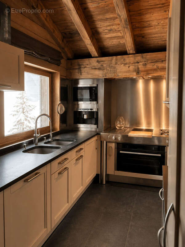 Maison 587 m² à La Perriere  - photo 2