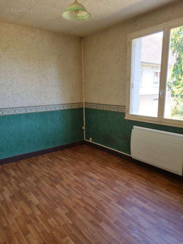 Maison salon sejour cheminee insert, 3 chambres et veranda - photo 9