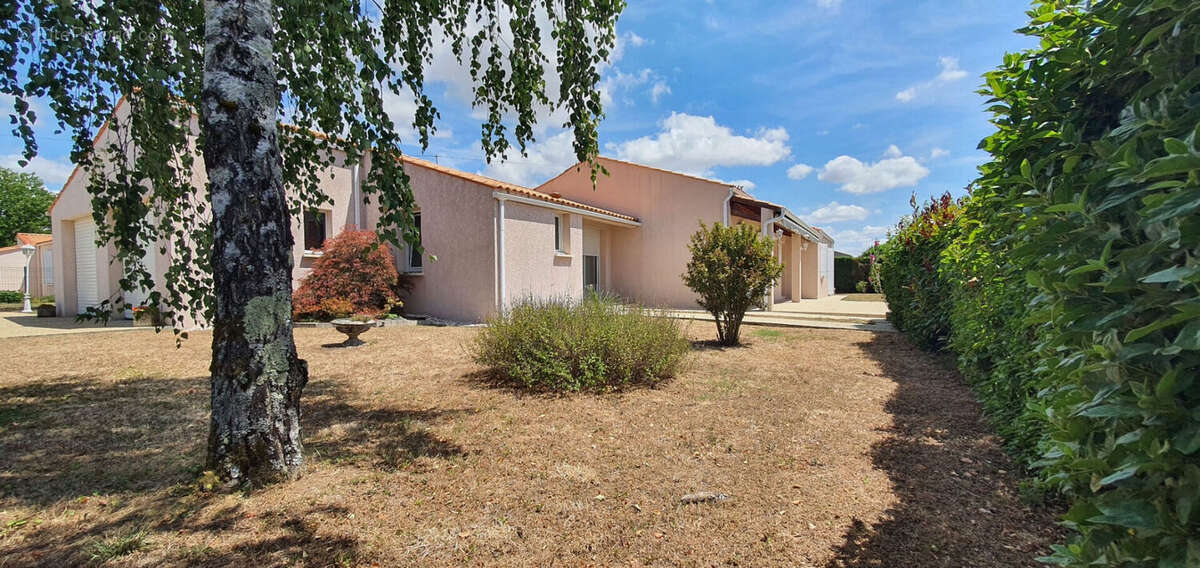 Maison 145m² à saint-agnant - photo 2