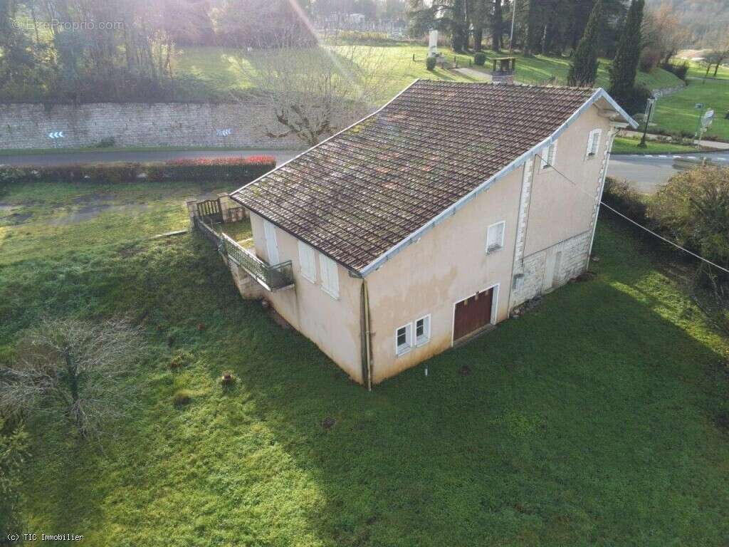Maison à NANTEUIL-EN-VALLEE