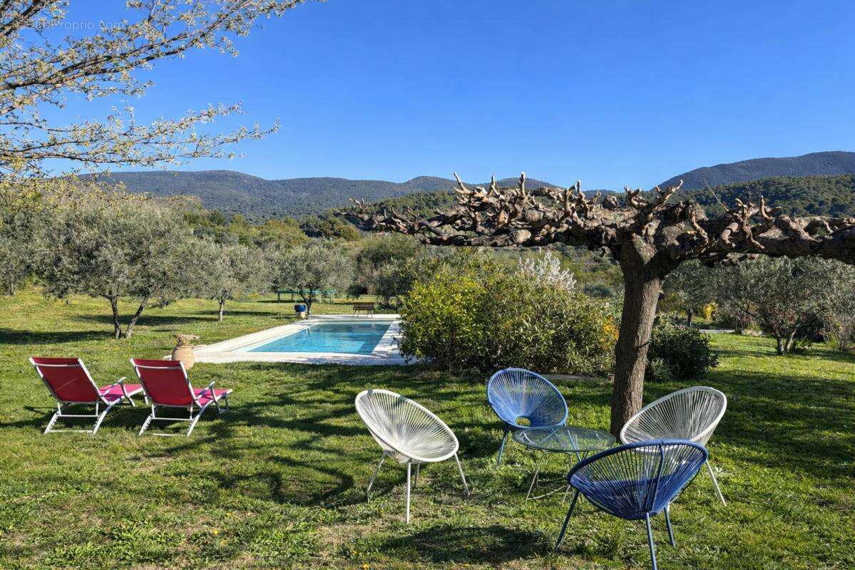 Maison 175 m² à Cucuron  - photo 4