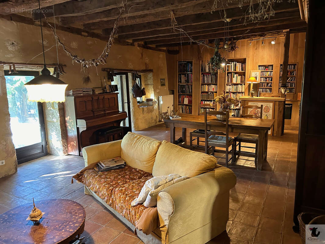 Maison typique en pierre 200 m2 dans un petit hameau au calme - beau parc arboré. - photo 4