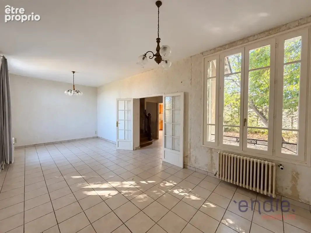 Maison familiale avec nombreuses dépendances et hangar sur environ 1 500 m² de terrain - photo 7