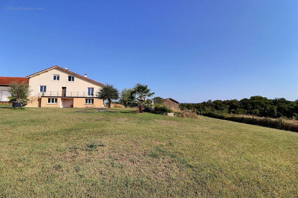 Maison à BAGNAC-SUR-CELE