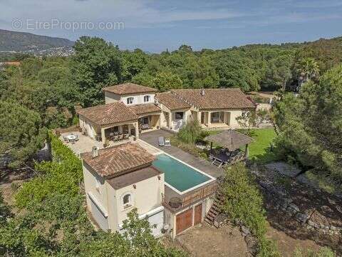 Maison à BORMES-LES-MIMOSAS