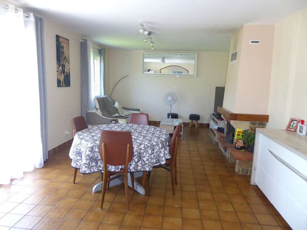 Maison à SICCIEU-SAINT-JULIEN-ET-CARISIEU
