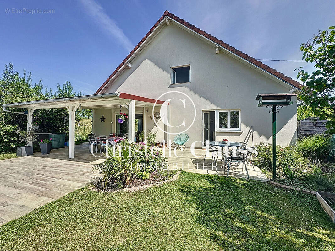 Maison familiale de 240 m² avec piscine sur terrain arboré de 850 m² à Salenthal - photo 6