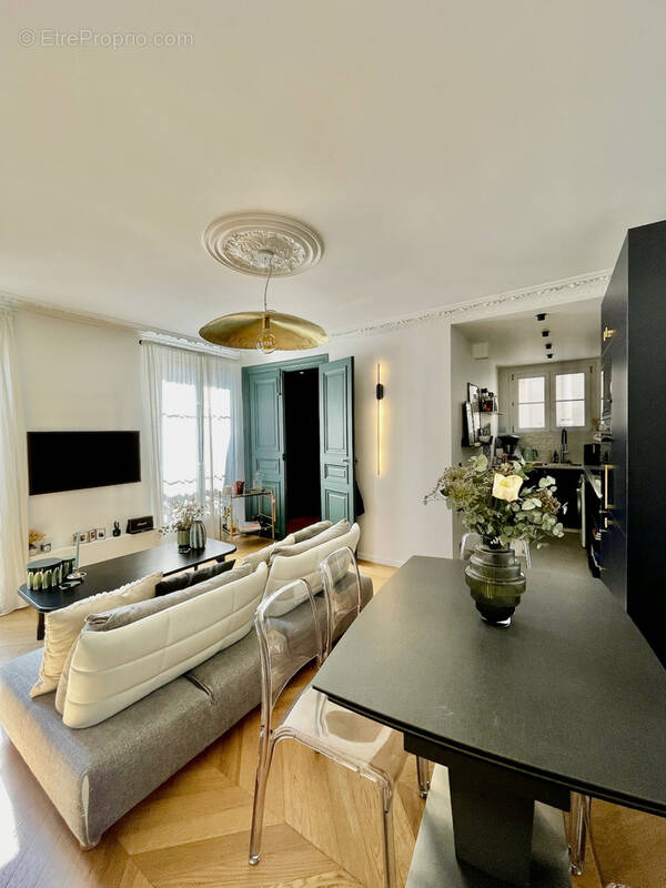 Appartement à PARIS-8E