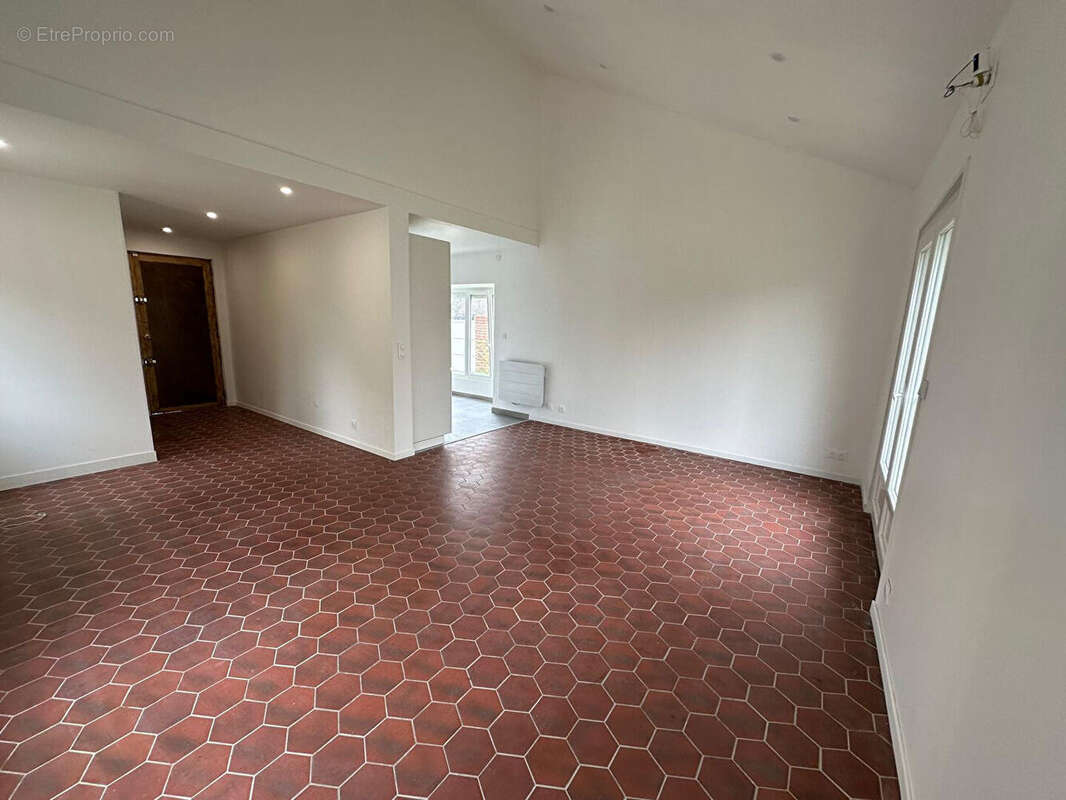 Maison à SAVIGNY-LE-TEMPLE