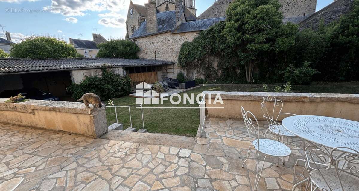 Maison à FRESNAY-SUR-SARTHE