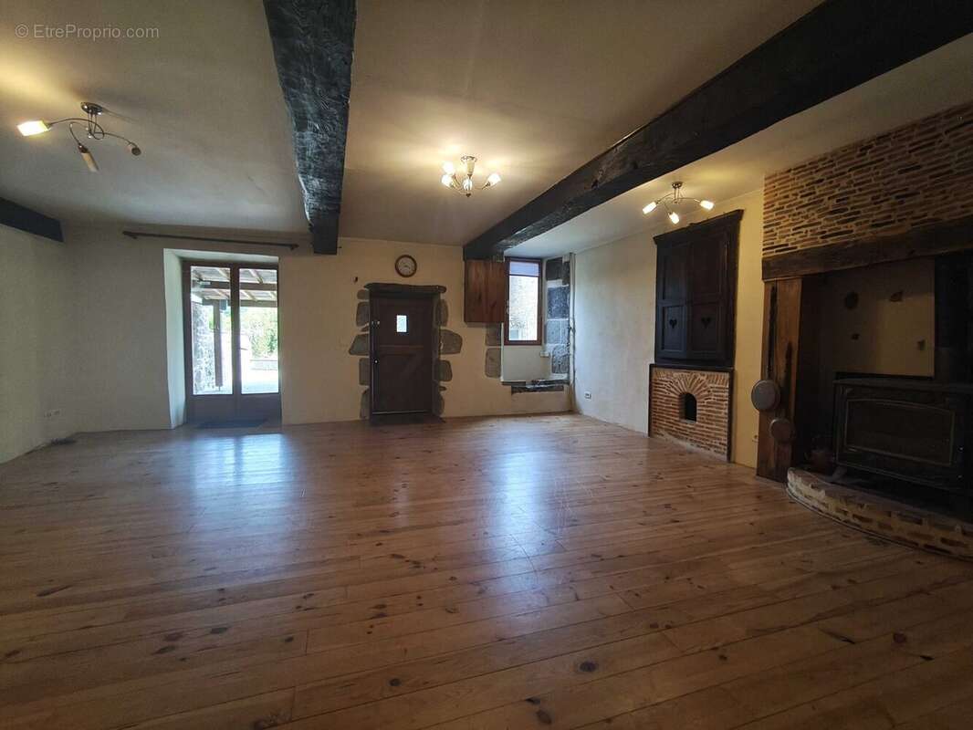 Maison 143 m² à Massignac  - photo 5