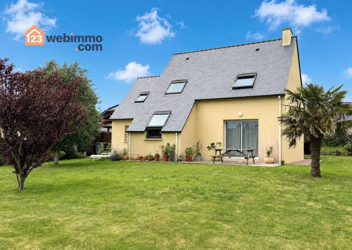 Maison à TREDREZ-LOCQUEMEAU