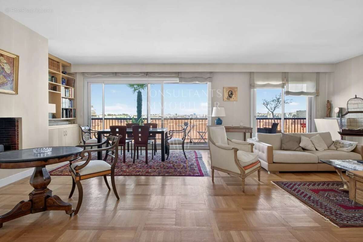 Appartement à PARIS-7E