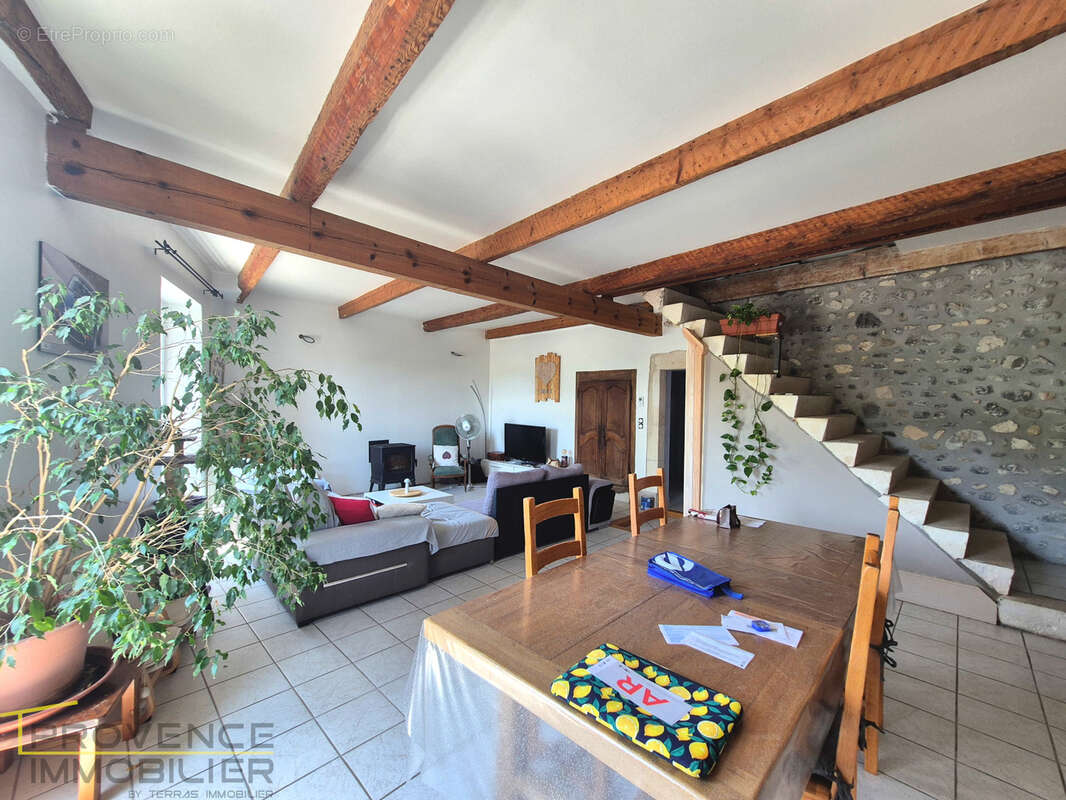 Maison à MEYSSE