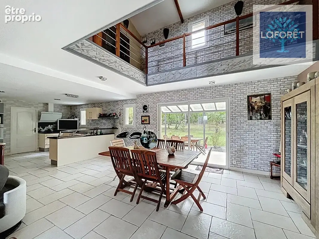 Maison de caractère au calme, 4 chambres avec garage et terrain - photo 9