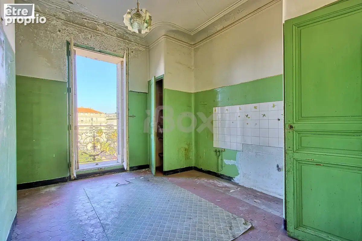 Toulon centre place de la liberte - appartements a rehabiliter - photo 8