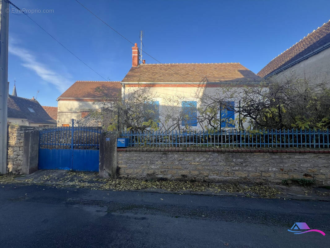 FACADE AVANT - Maison à CHATEAUMEILLANT
