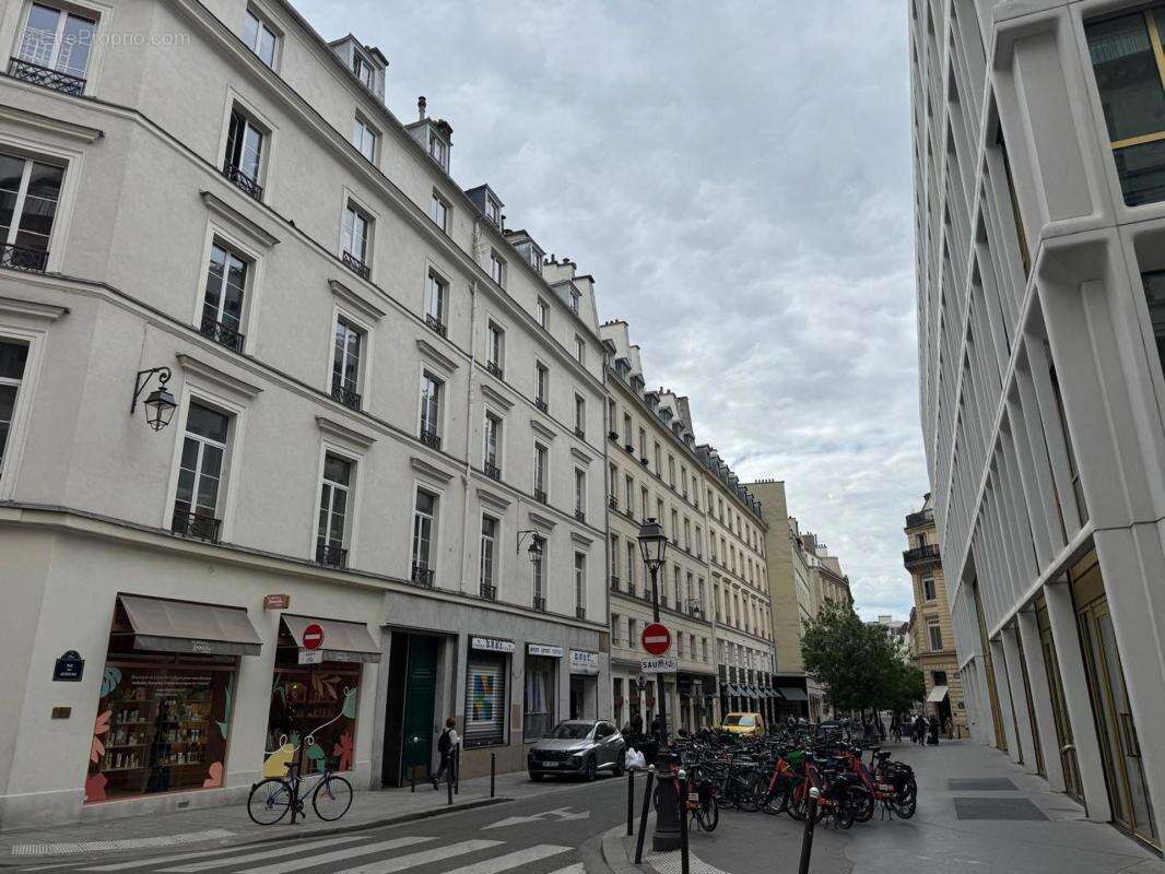 Parking à PARIS-2E