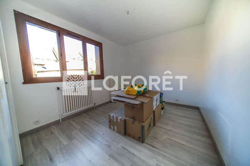 **appartement type 4  + cave + grenier - embrun - 4 pièces - photo 6